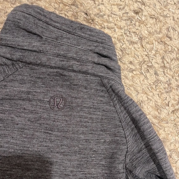 Lululemon Radiant Jacket II
Heathered Core Dark Grey size 2 - Picture 6 of 9